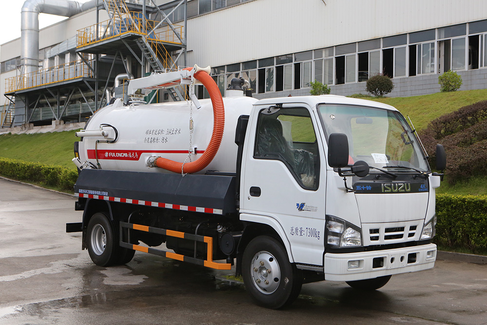 latest 7-ton manure suction truck