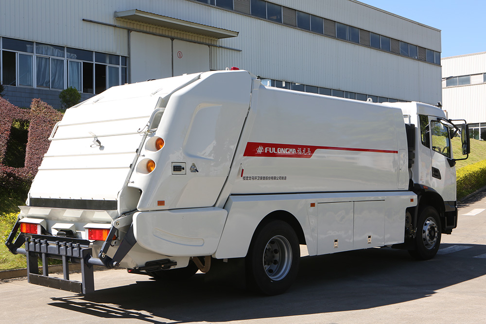 large 18-ton compression garbage truck