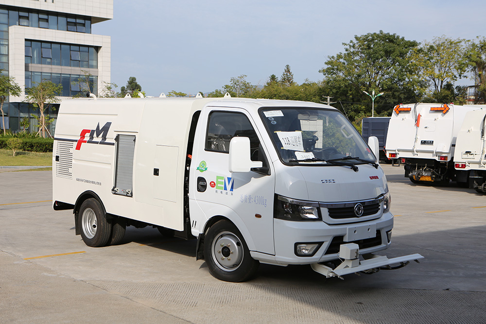 pure electric road maintenance vehicle