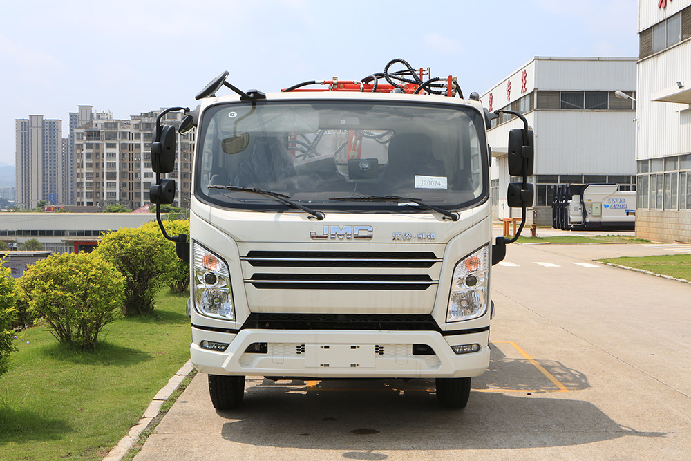 road guardrail cleaning vehicle