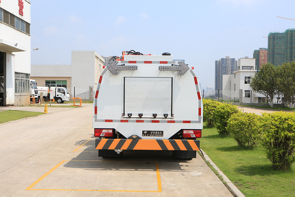 véhicule de nettoyage de garde-corps routier