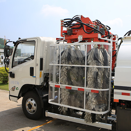 FULONGMA road guardrail cleaning vehicle, efficient, environmentally friendly, and superior performance