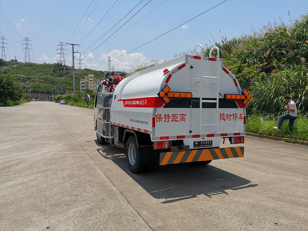 vehículo de limpieza de barandas de carretera multifuncional