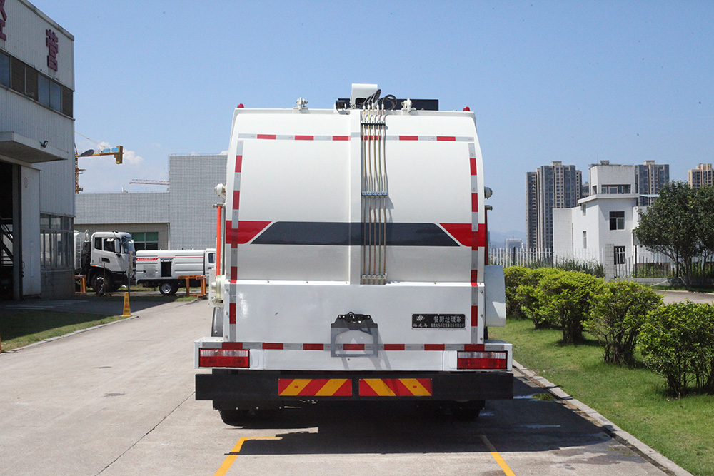 latest 18-ton kitchen waste truck