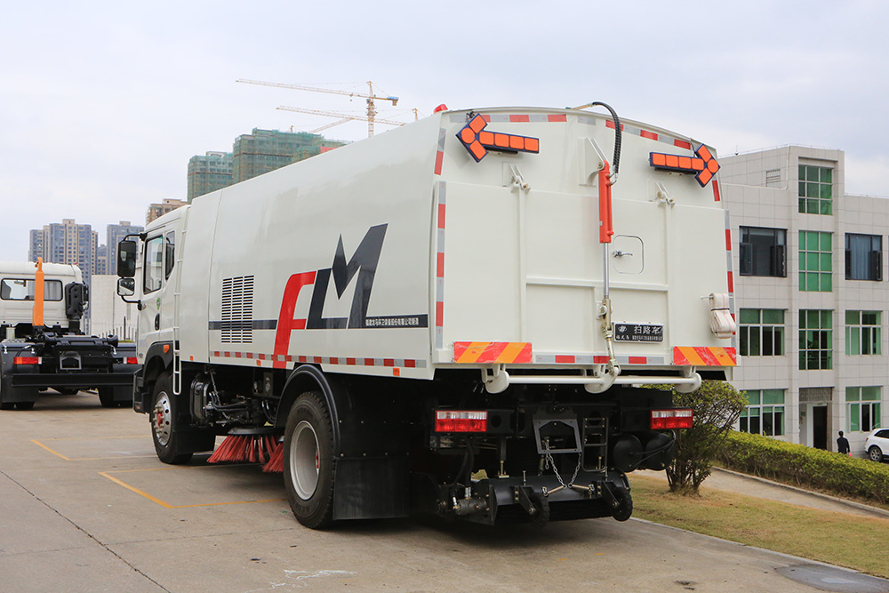 What is the difference between a road sweeper and a sweeper? FULONGMA washing and sweeping advantages