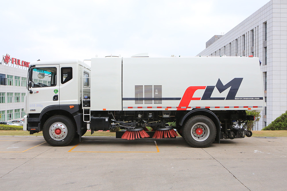 What is the difference between a road sweeper and a sweeper? FULONGMA washing and sweeping advantages