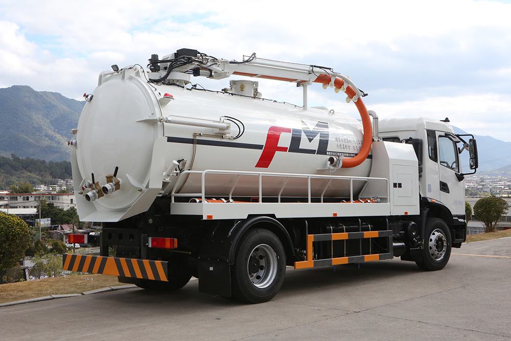 What is the difference between a FULONGMA sewage suction truck and a manure suction truck? Sewage suction truck and manure suction truck introduction