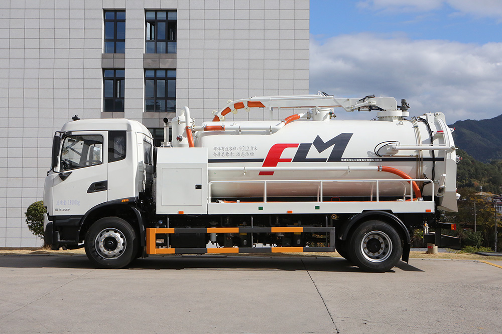 Quelle est la différence entre un camion aspirateur d'eaux usées FULONGMA et un camion aspirateur de fumier ? Introduction du camion d'aspiration des eaux usées et du camion d'aspiration du fumier