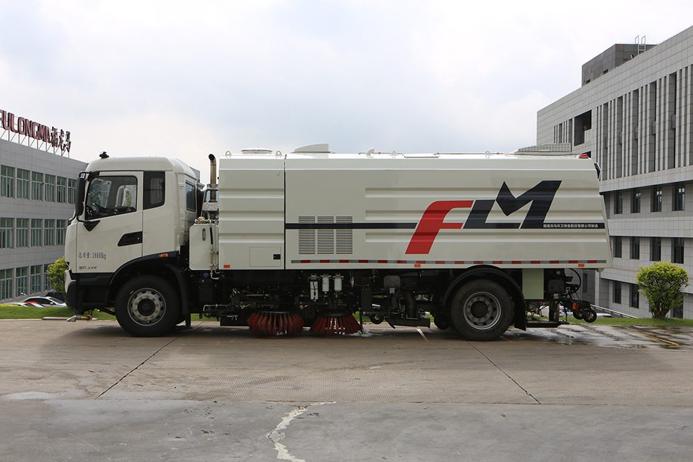 What is the difference between a road sweeper and a sweeper? FULONGMA washing and sweeping advantages