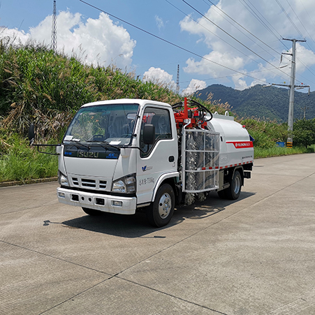 The working principle and characteristics of FULONGMA guardrail cleaning truck