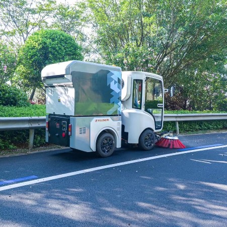 Introducing the FULONGMA SD18 Pure Electric small road sweeper