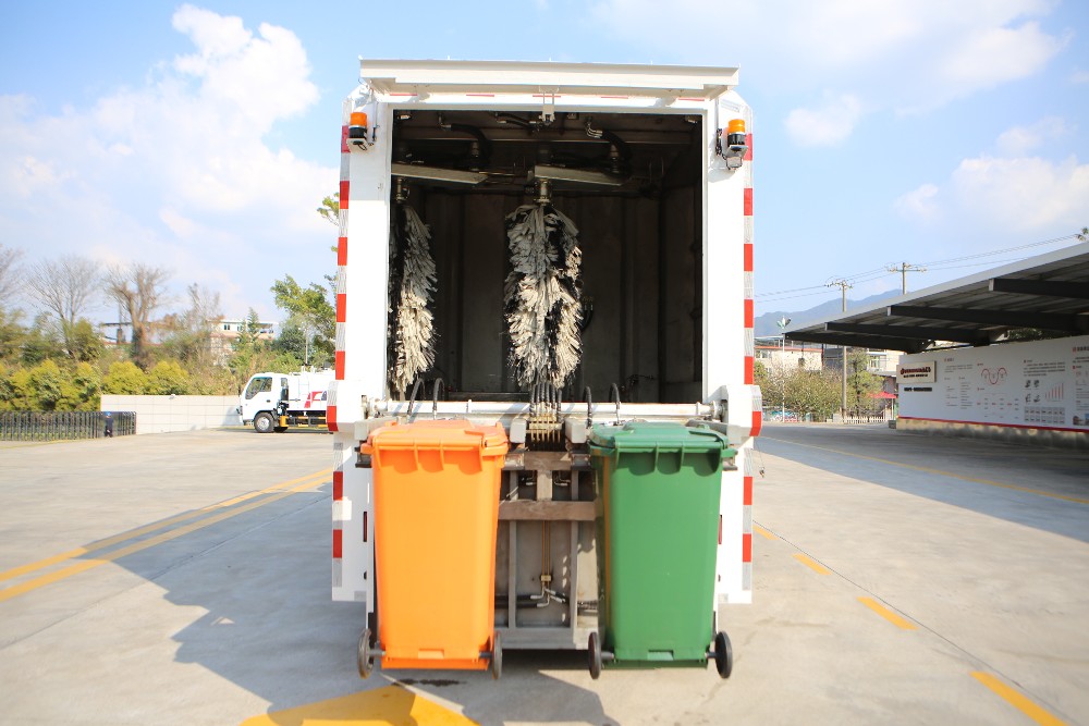 Dustbin Cleaning Truck