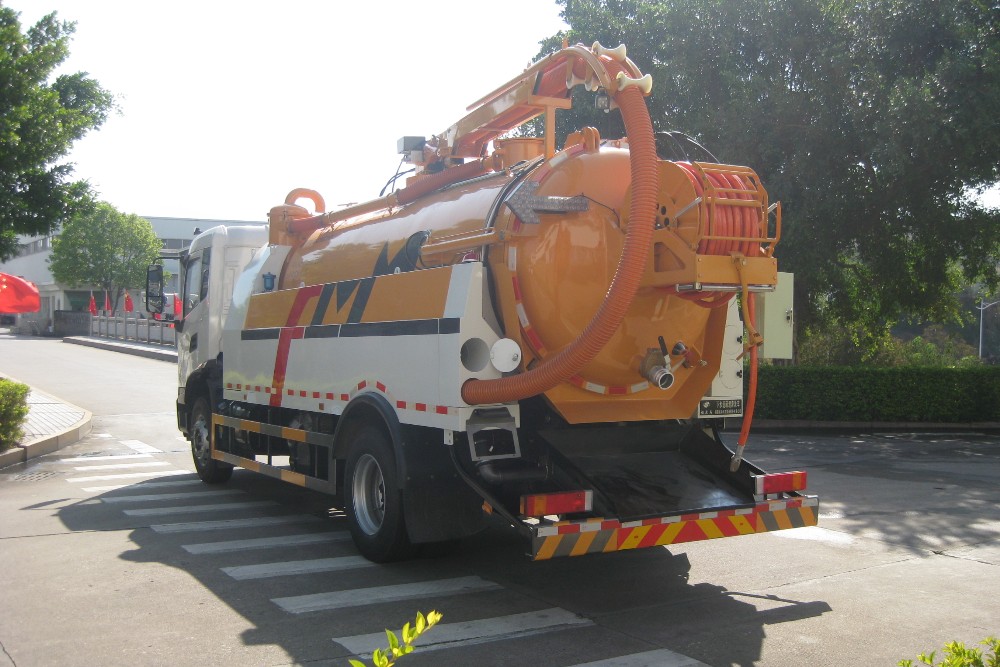 Sewer Dredging & Cleaning Truck