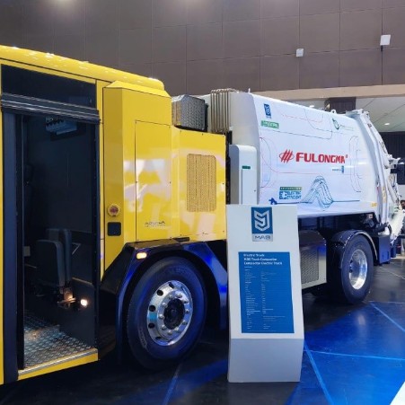 FULONGMA's electric garbage truck arrives in Indonesia ahead of others to aid in the transition to a greener economy.