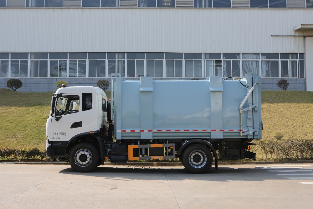 Docking Type Garbage Truck