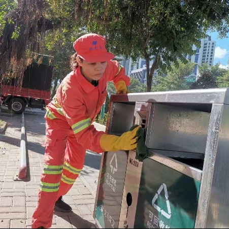 A tribute to the sanitation workers who work so hard under the scorching sun