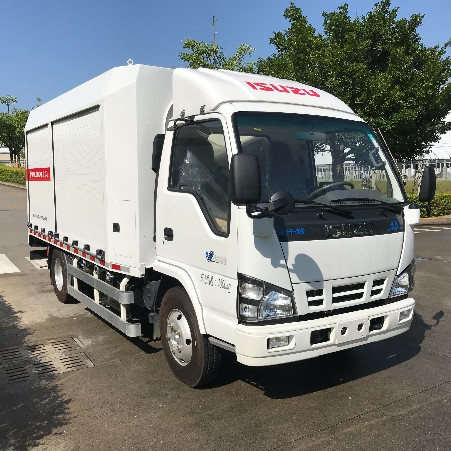 Leave the sewer cleaning to us! Sewer Purification Truck