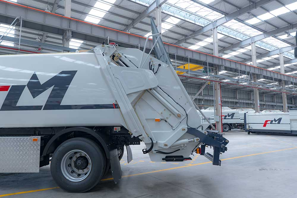 What is a compression garbage truck? What is the use?