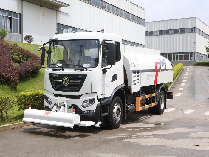 High-Pressure Sprinkler Trucks