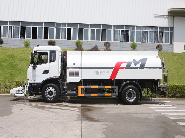 High-Pressure Sprinkler Trucks