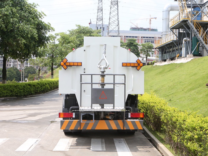 High-Pressure Sprinkler Trucks
