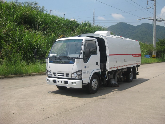 Sweeper Vacuum Trucks vs. Traditional Cleaning Methods: Which Wins the Battle?