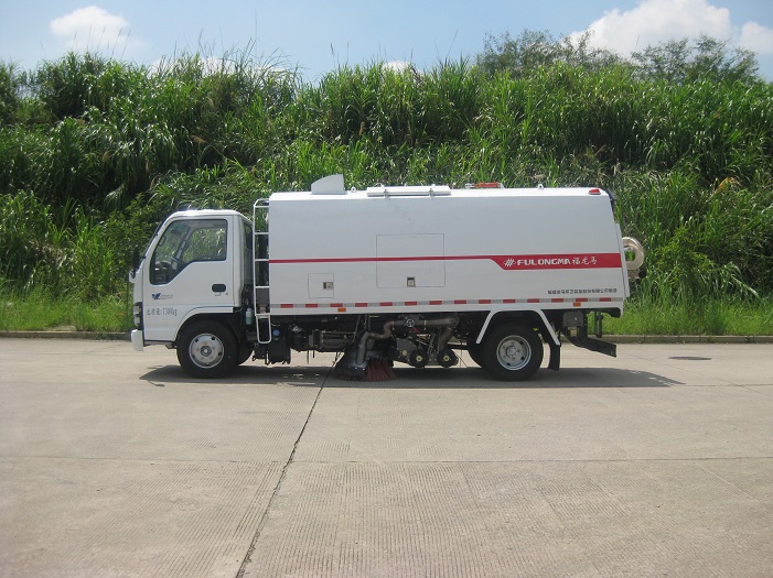 Sweeper Vacuum Trucks vs. Traditional Cleaning Methods: Which Wins the Battle?