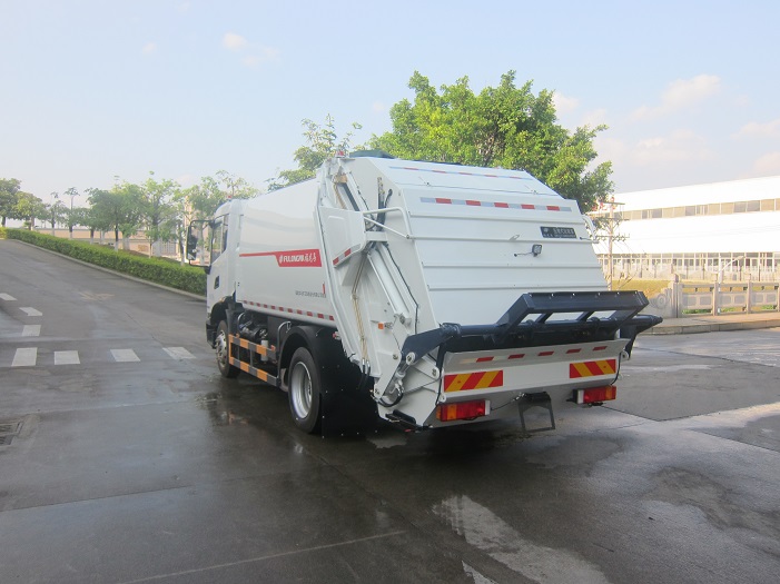 How Do Dumpster Trucks Maximize Efficiency?