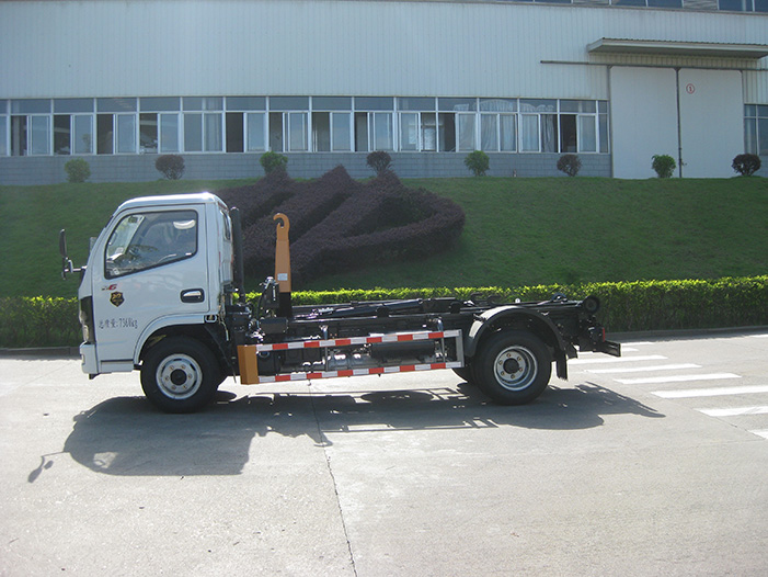 Hook Lift Trucks vs. Roll-Off Trucks: Which One Is Right for Your Business?
