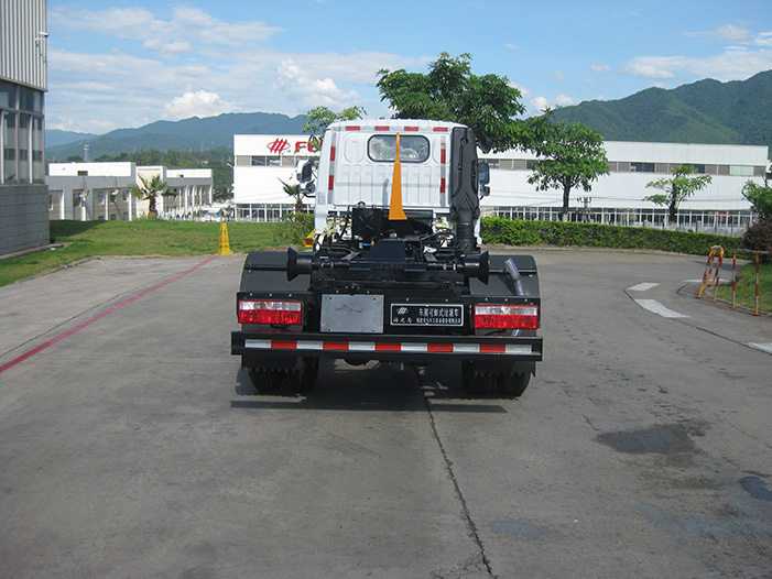 Hook Lift Trucks vs. Roll-Off Trucks: Which One Is Right for Your Business?