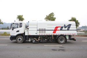 high-speed street sweeping truck is designed for operation on highways and expressways, clearing long sections of highway quickly and efficiently.
