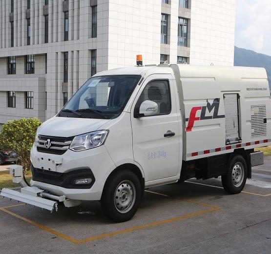 How a Road Maintenance Truck Cleans Oil Stains and Narrow Urban Pavements