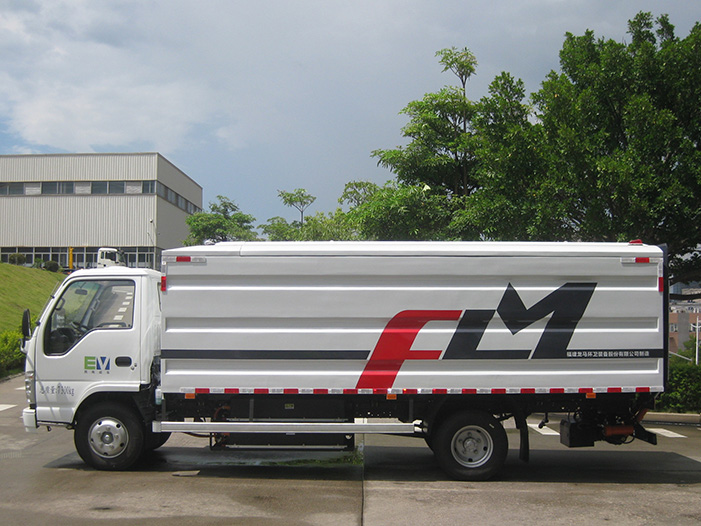 Electric waste transfer truck prepared for urban collection routes