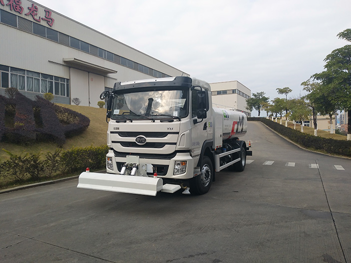 Electric high-pressure road cleaning truck with front spray washing system