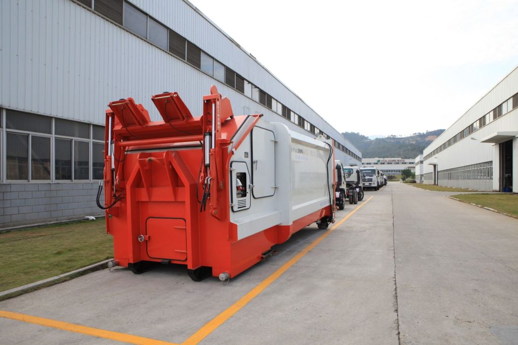 fulongma-ztx16-movable-refuse-compactor-loading-end